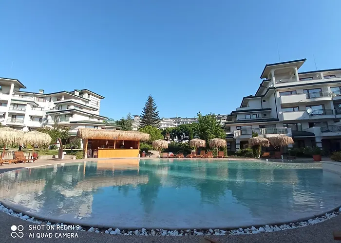 Emerald & Spa,studio Ikat310 Равда