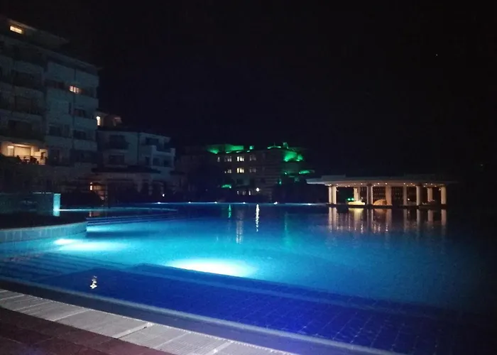 Emerald & Spa,studio Ikat310 Равда