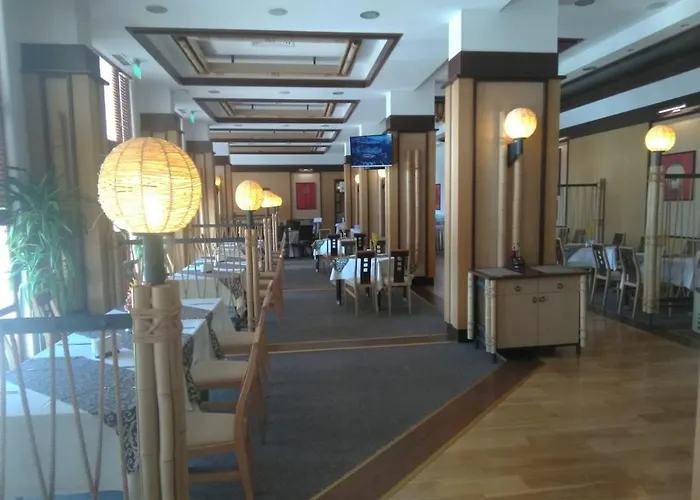 Emerald & Spa,studio Ikat310 Равда